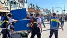Das Team der Wiesn-Sanis bei einem Einsatz: Besonders Gaffer sind ein Problem.