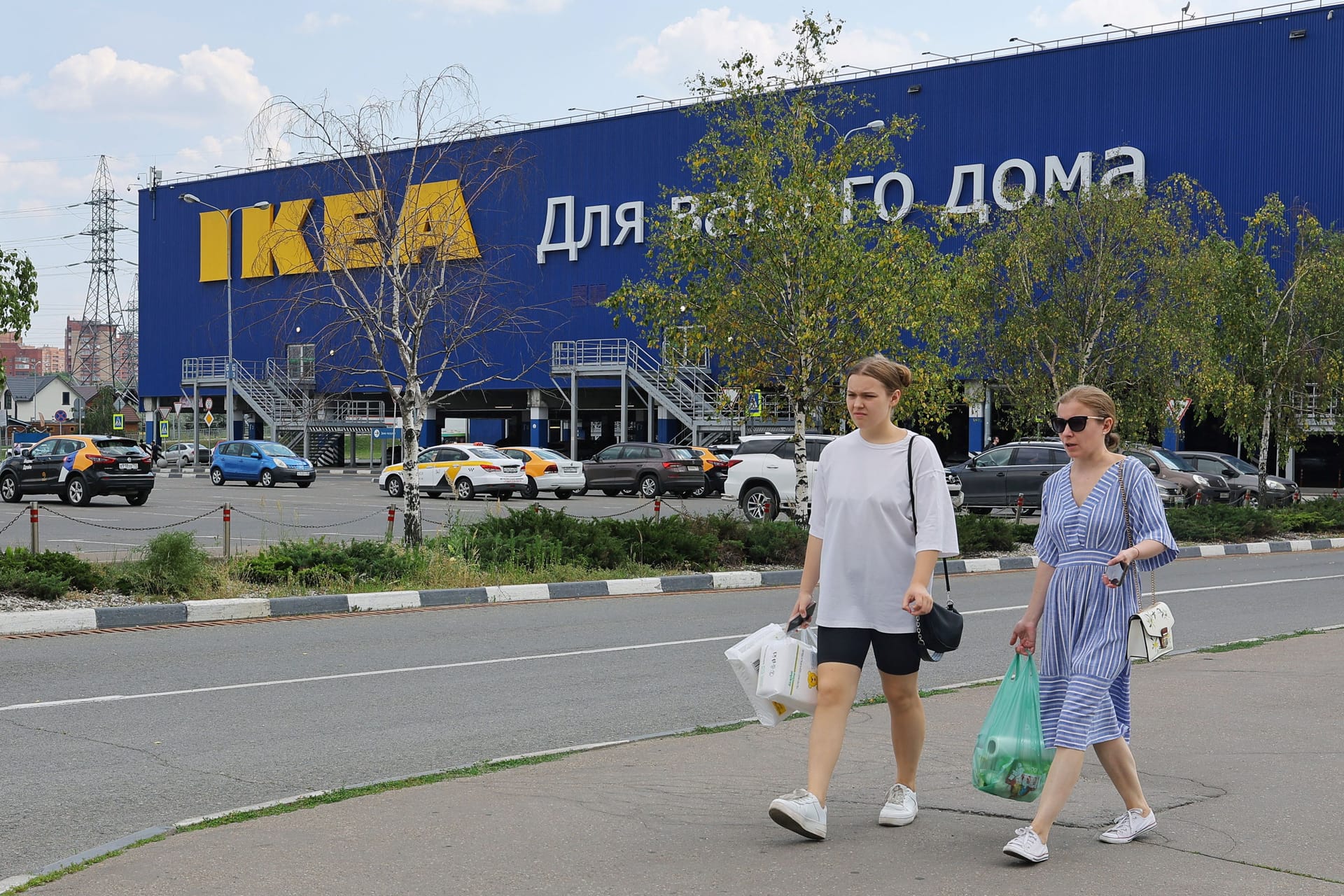 Ikea-Einkaufszentrum nahe Moskau (Archivbild): Der Eigner hat die 14 Einkaufszentren in Russland nun an die Gazprombank verkauft.