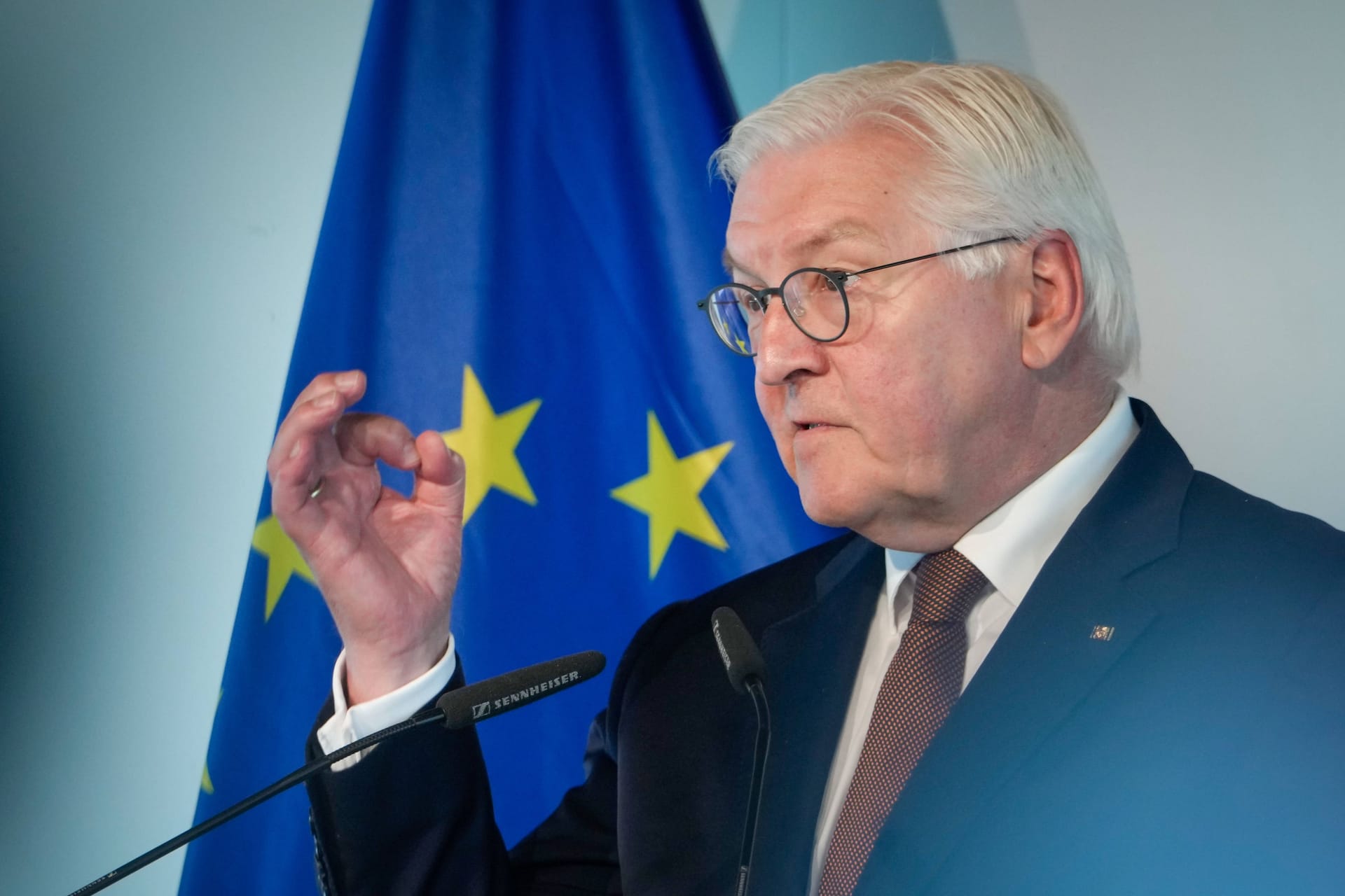 Frank-Walter Steinmeier (Archivbild): Der Bundespräsident fordert eine gerechte Lastenverteilung in der Flüchtlingskrise.