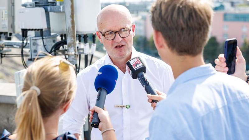 Heiko Büttner aus der Geschäftsleitung der S-Bahn München: Er gibt während der gemeinsamen Pressekonferenz mit der Bundespolizei vor dem Oktoberfest an der Hackerbrücker ein Interview.