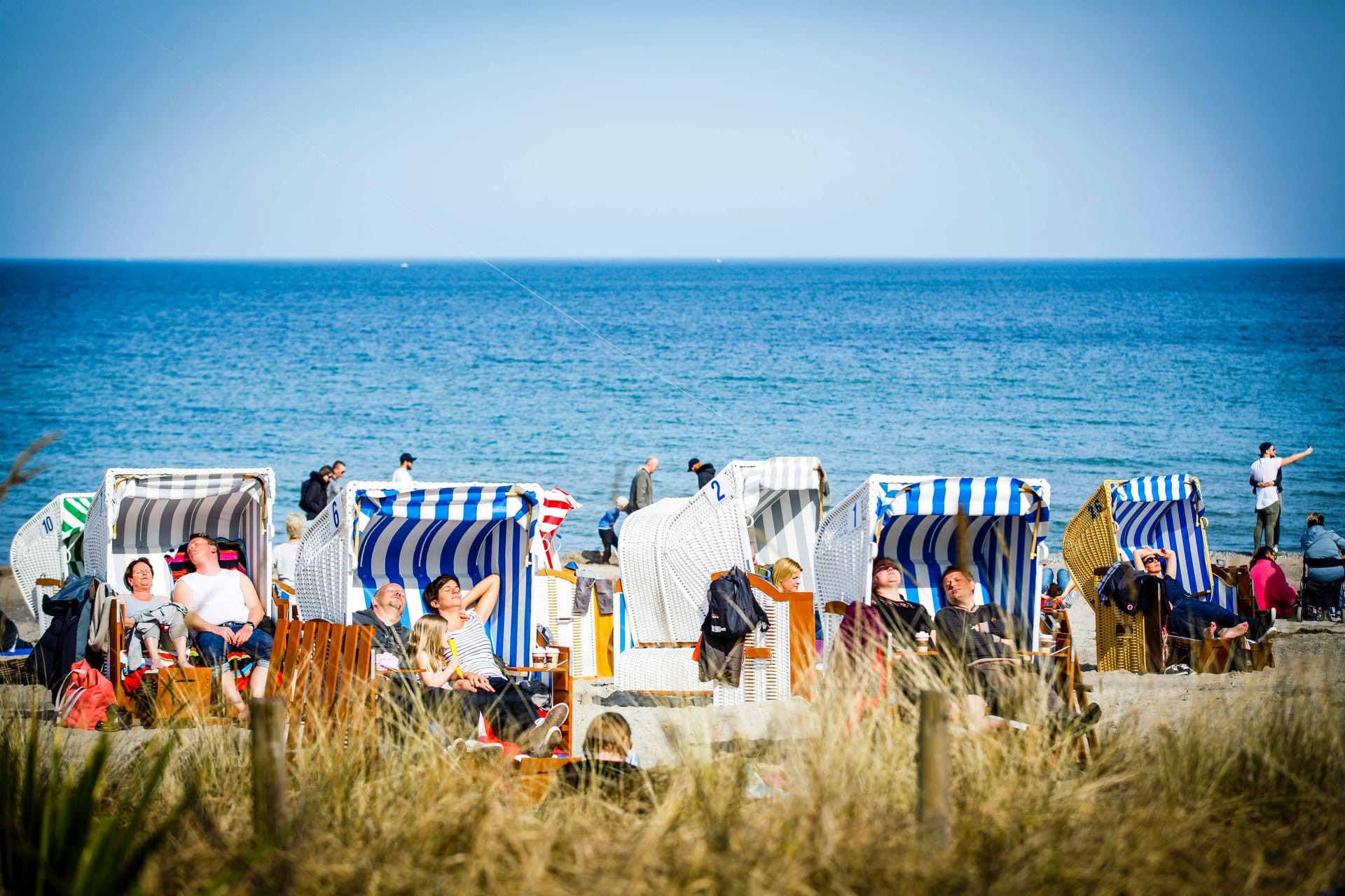 Blick auf die Ostsee am Timmendorfer Strand (Symbolbild): Der neue Bahnhof des Urlaubsortes würde mehrere Kilometer entfernt liegen.