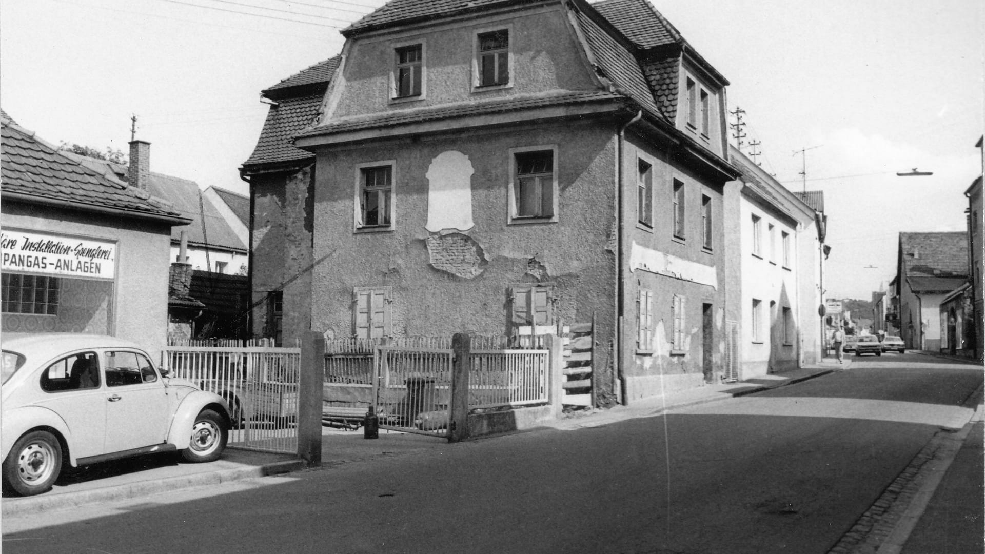 Klosterstraße in Schwandorf (Archivfoto): Hier wurde die Leiche des Mädchens in einem Brunnenschacht gefunden.