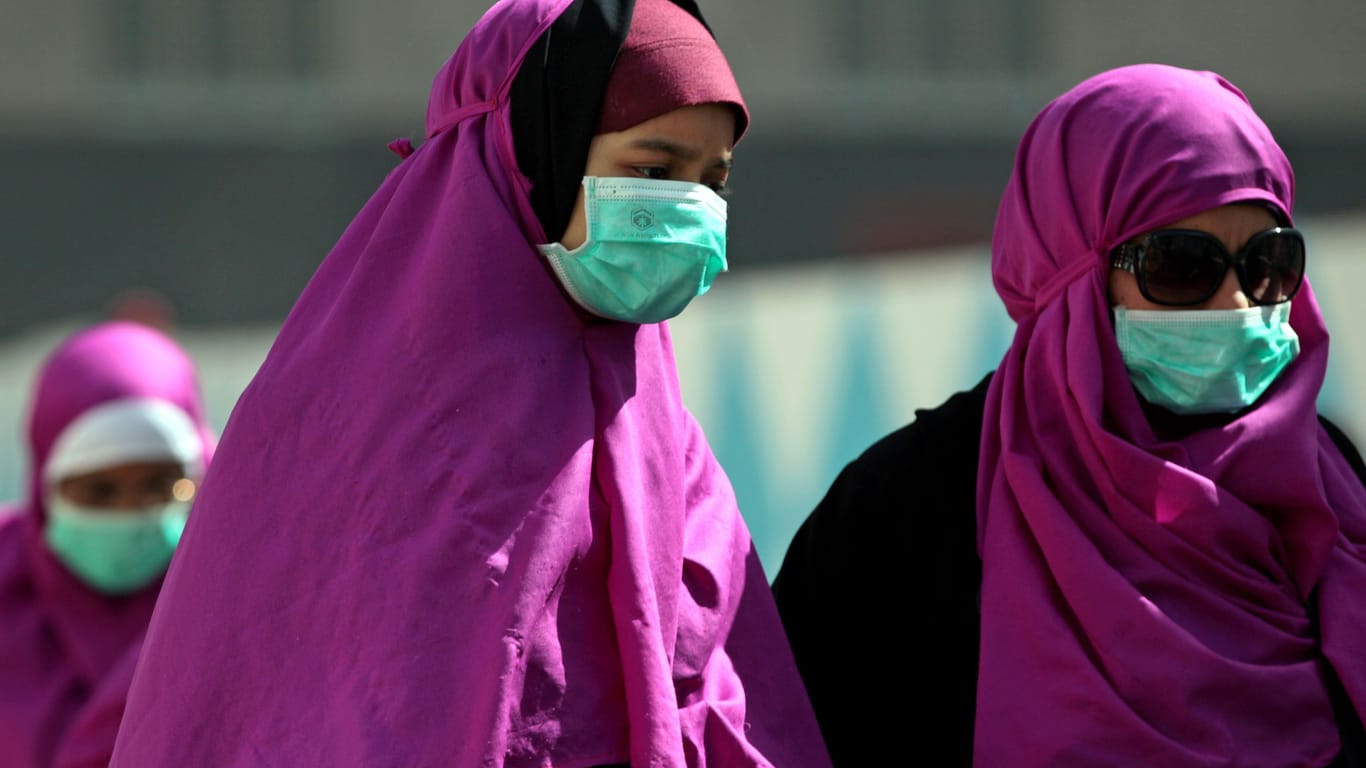 Pilgerinnen in Mekka im Mai 2014: Im Jahr 2012 wurde das Nahost-Atemwegssyndrom (MERS) erstmals nachgewiesen.