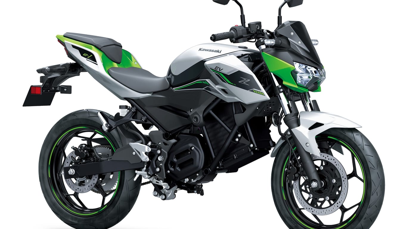 Nackt: Alternativ bietet Kawasaki die unverkleidete Z e-1, die technisch weitgehend identisch mit der Ninja ist.