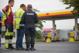 Verdächtiger Gegenstand an Shell-Tankstelle am Ratshof Elbaue in Dresden entdeckt.