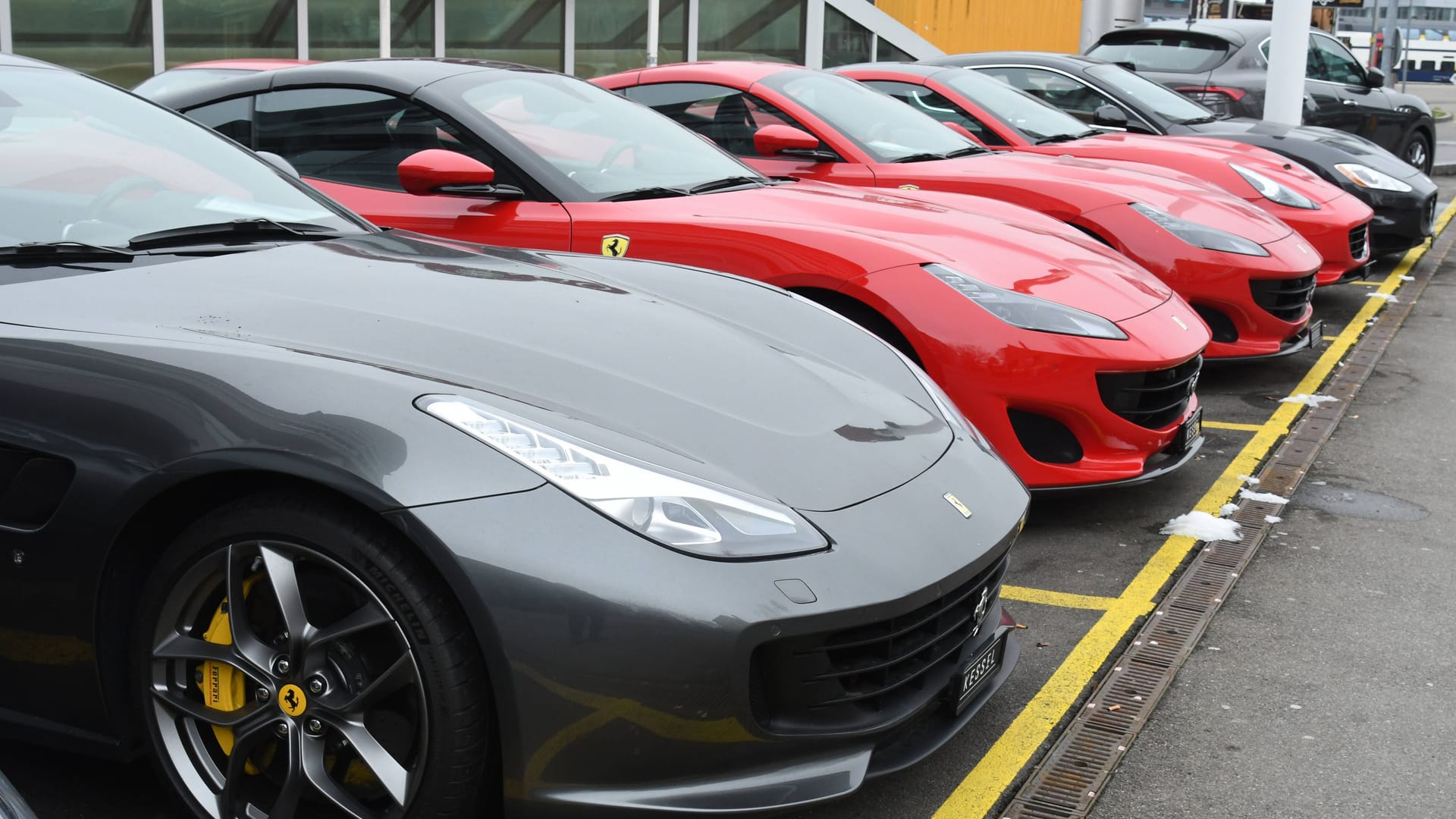 Luxusautos (Symbolbild): Der britische Millionär Lavery verkauft seine Luxusautosammlung. Luxusautos (Symbolbild): Der britische Millionär Lavery verkauft seine Luxusautosammlung.