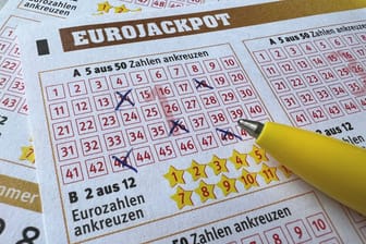 Tippschein des Eurojackpots: In NRW erstaunt ein Spieler mit einer gewagten Strategie.