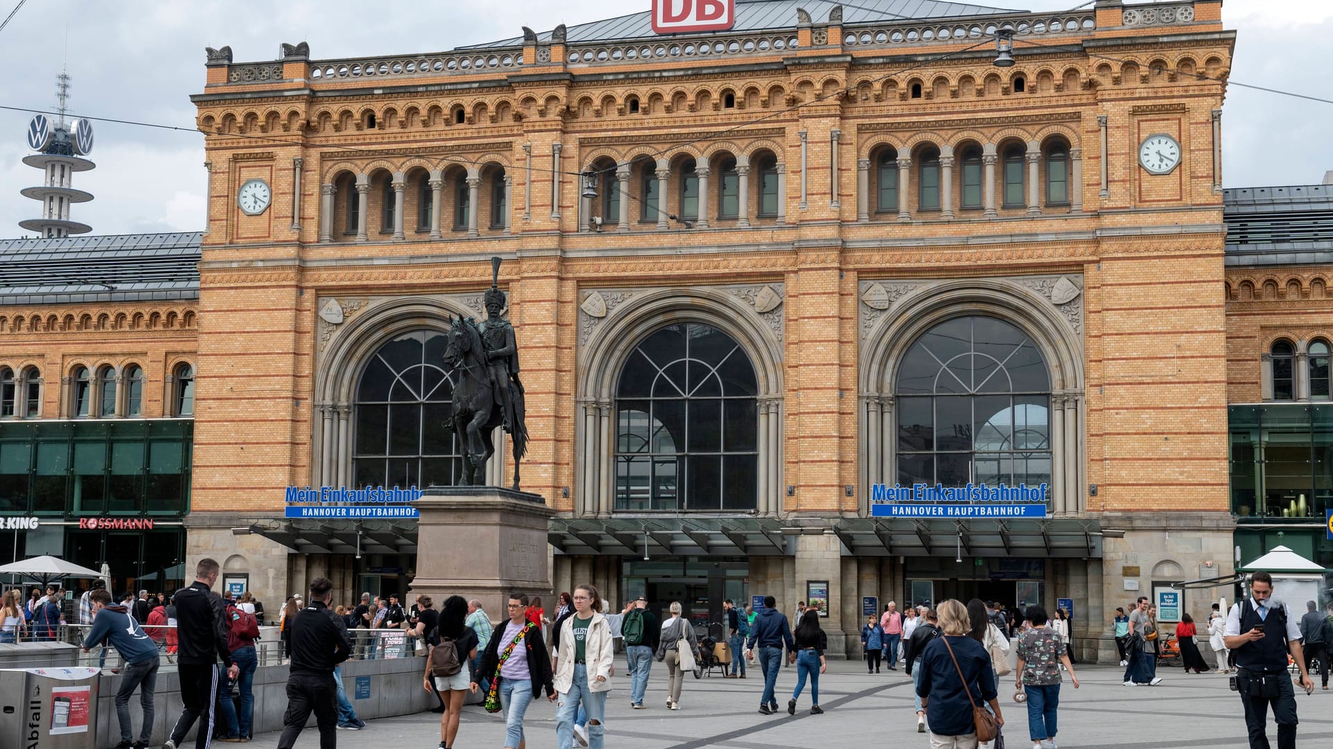 Hannover Hauptbahnhof (Archivbild): Die Bahn hat große Pläne für den Bahnhof.