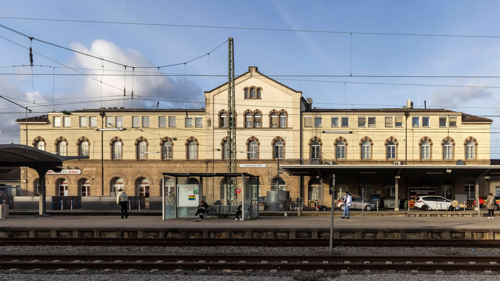 Hauptbahnhof Tübingen (Archivbild): Hier spielten sich die wilden Szenen ab. Hauptbahnhof Tübingen (Archivbild): Hier spielten sich die wilden Szenen ab.