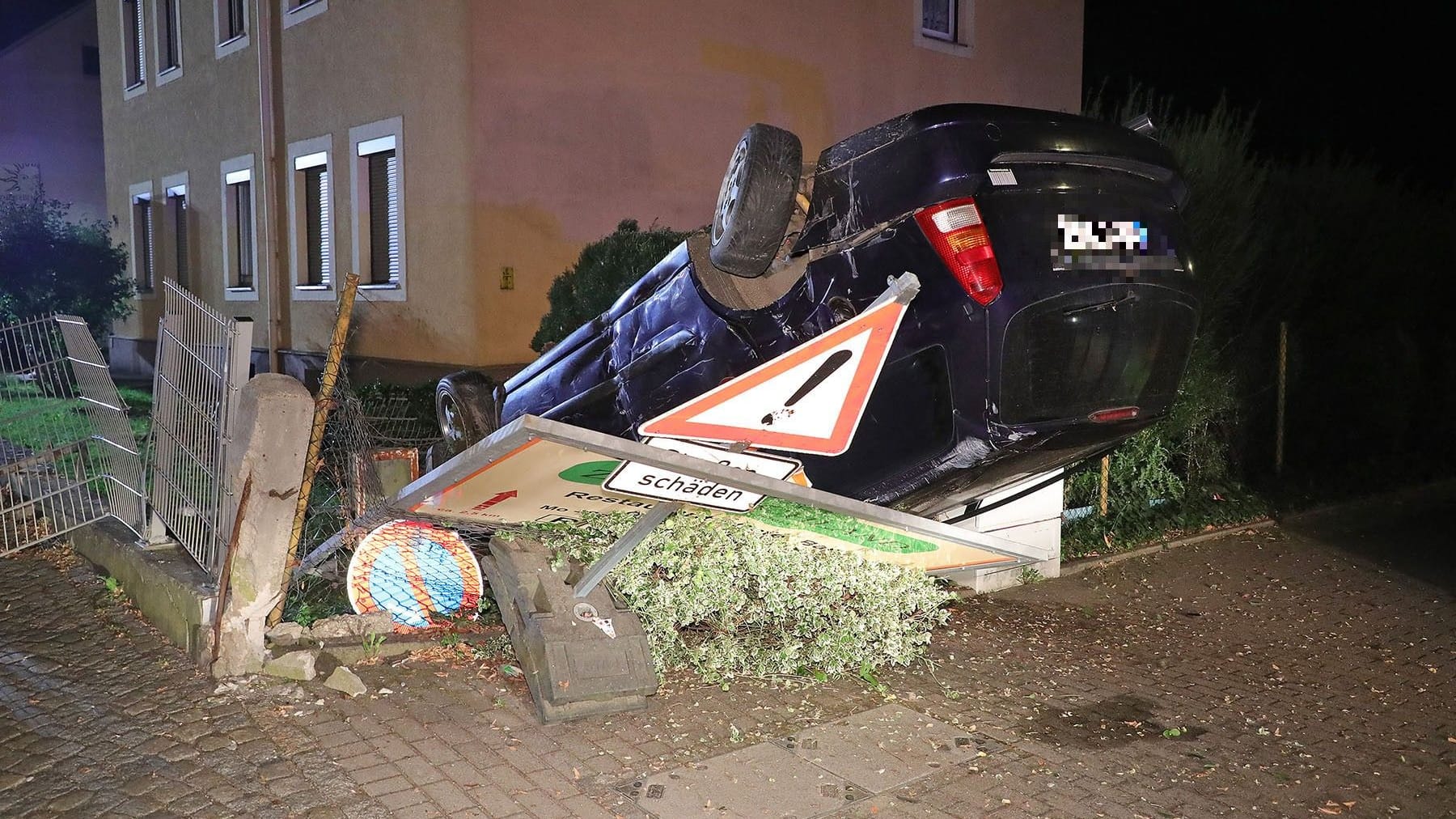 Unfall in der Quohrener Straße: Die Polizei ermittelt die Unfallursache. Unfall in der Quohrener Straße: Die Polizei ermittelt die Unfallursache.