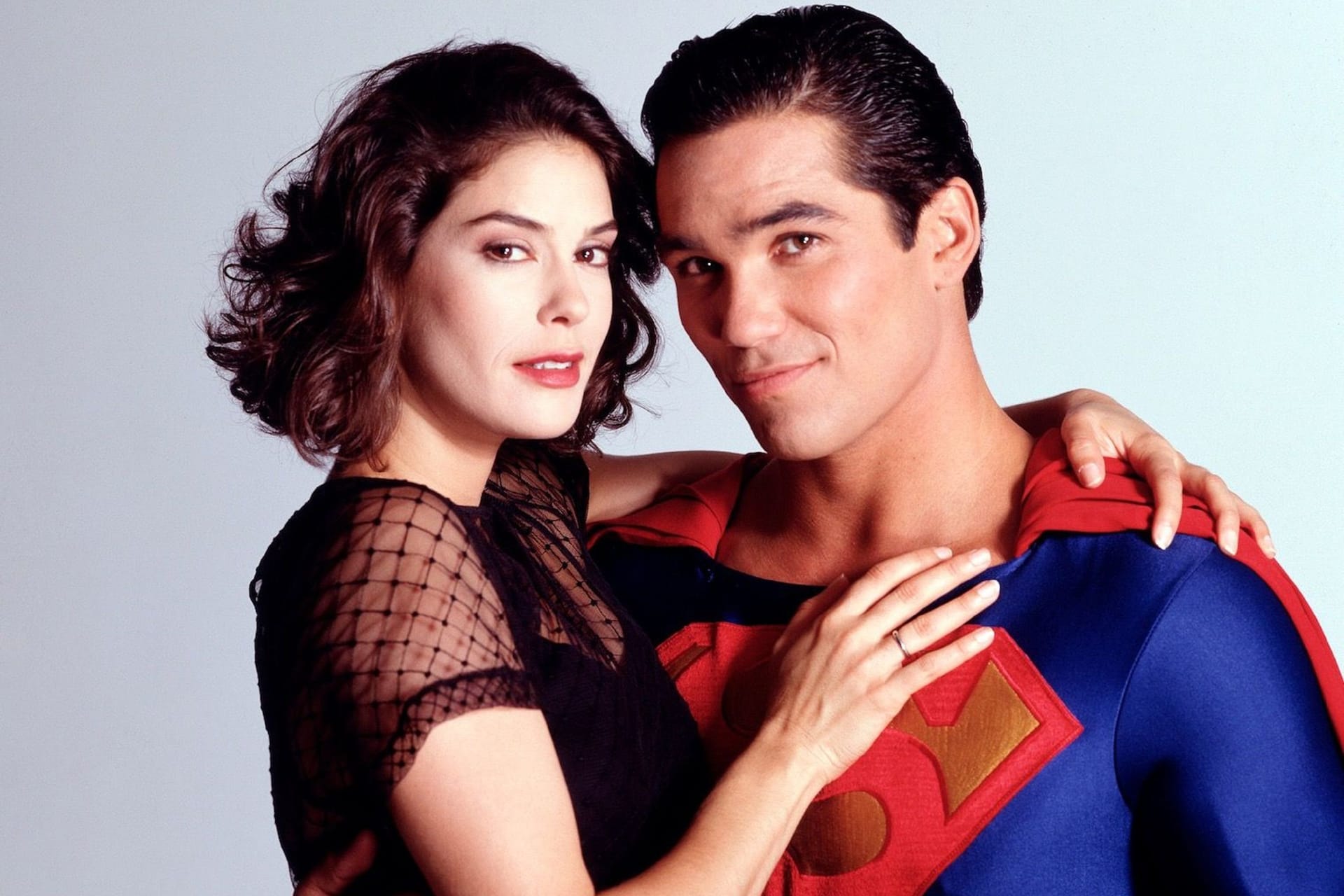 Teri Hatcher als Lois Lane und Dean Cain als Superman.