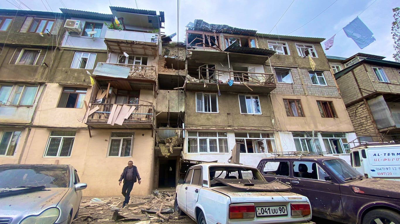 Zerstörte Gebäude in Stepanakert: Aserbaidschan hat die Region Bergkarabach angegriffen.