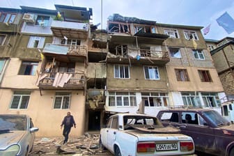 Zerstörte Gebäude in Stepanakert: Aserbaidschan hat die Region Bergkarabach angegriffen.