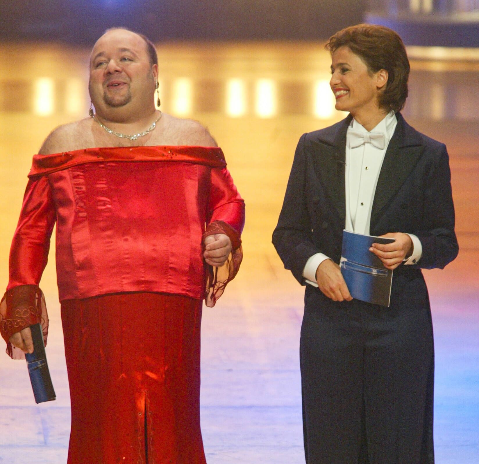 2002 moderierte Sandra Maischberger mit Dirk Bach den Deutschen Fernsehpreis.