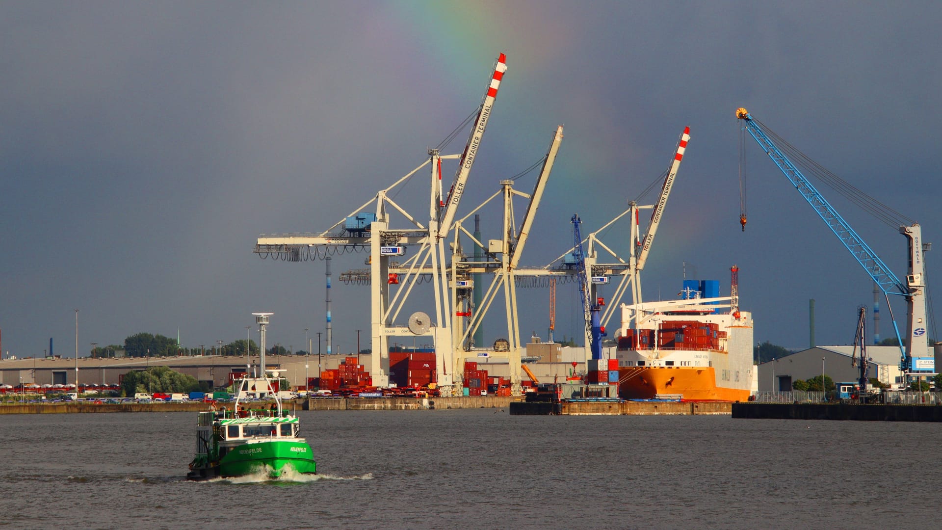 Regenbogen über dem Hamburger Hafen (Symbolbild). Das Wetter wird wechselhaft.