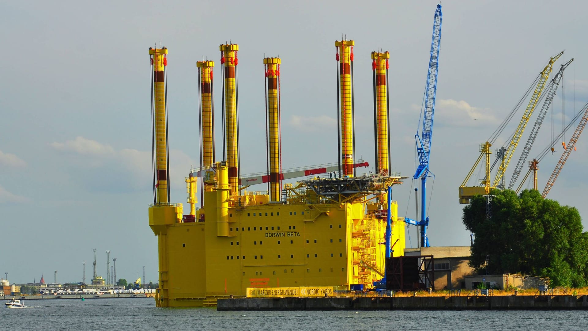 Konverterplattform: Die Bauteile wiegen je nach Modell bis zu 10.000 Tonnen und sind rund 50 Meter hoch.