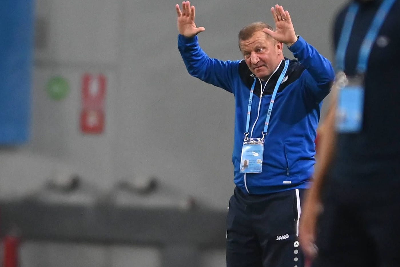 Dorinel Munteanu: Der frühere Spieler des VfL Wolfsburg ist heute Trainer bei Otelul Galati.