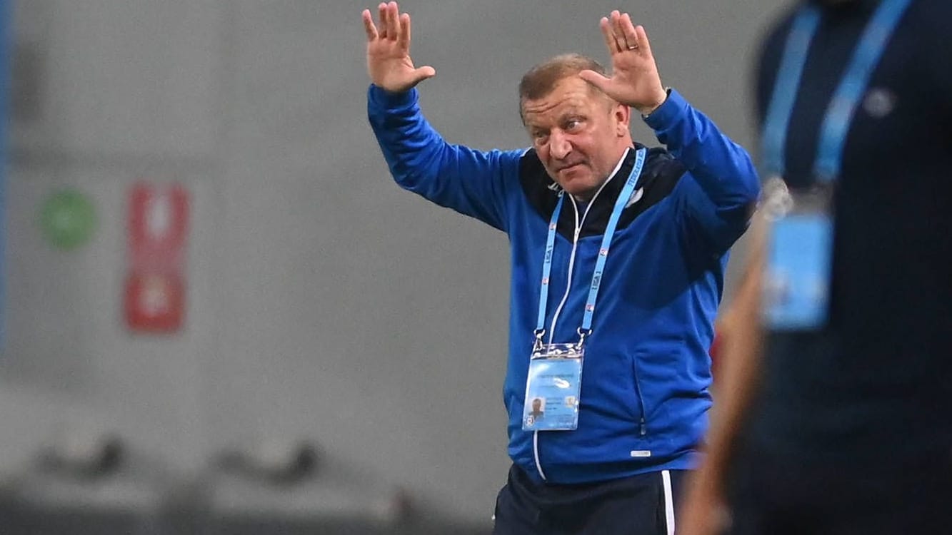 Dorinel Munteanu: Der frühere Spieler des VfL Wolfsburg ist heute Trainer bei Otelul Galati. Dorinel Munteanu: Der frühere Spieler des VfL Wolfsburg ist heute Trainer bei Otelul Galati.