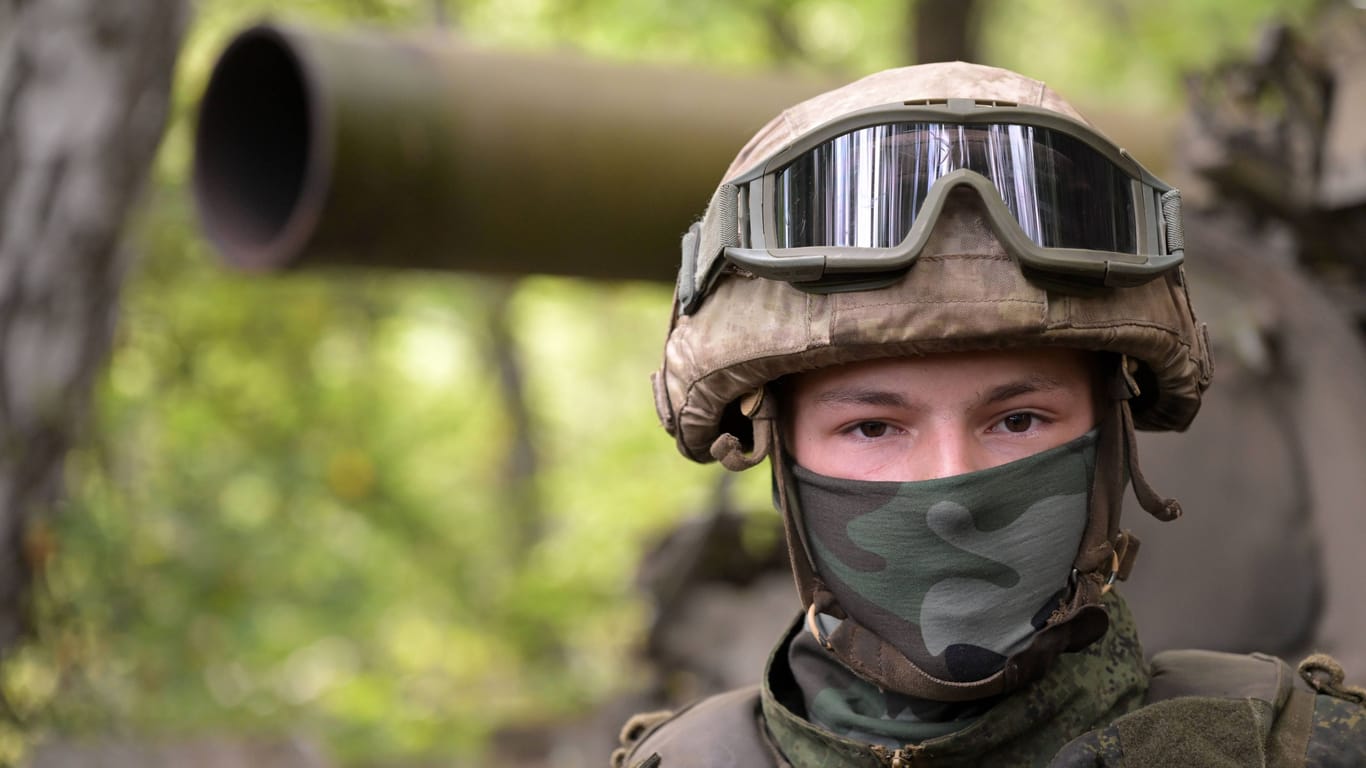Soldat einer russischen Mörsereinheit: Ein Kommandant beklagt "extremen psychischen Stress" im Krieg.