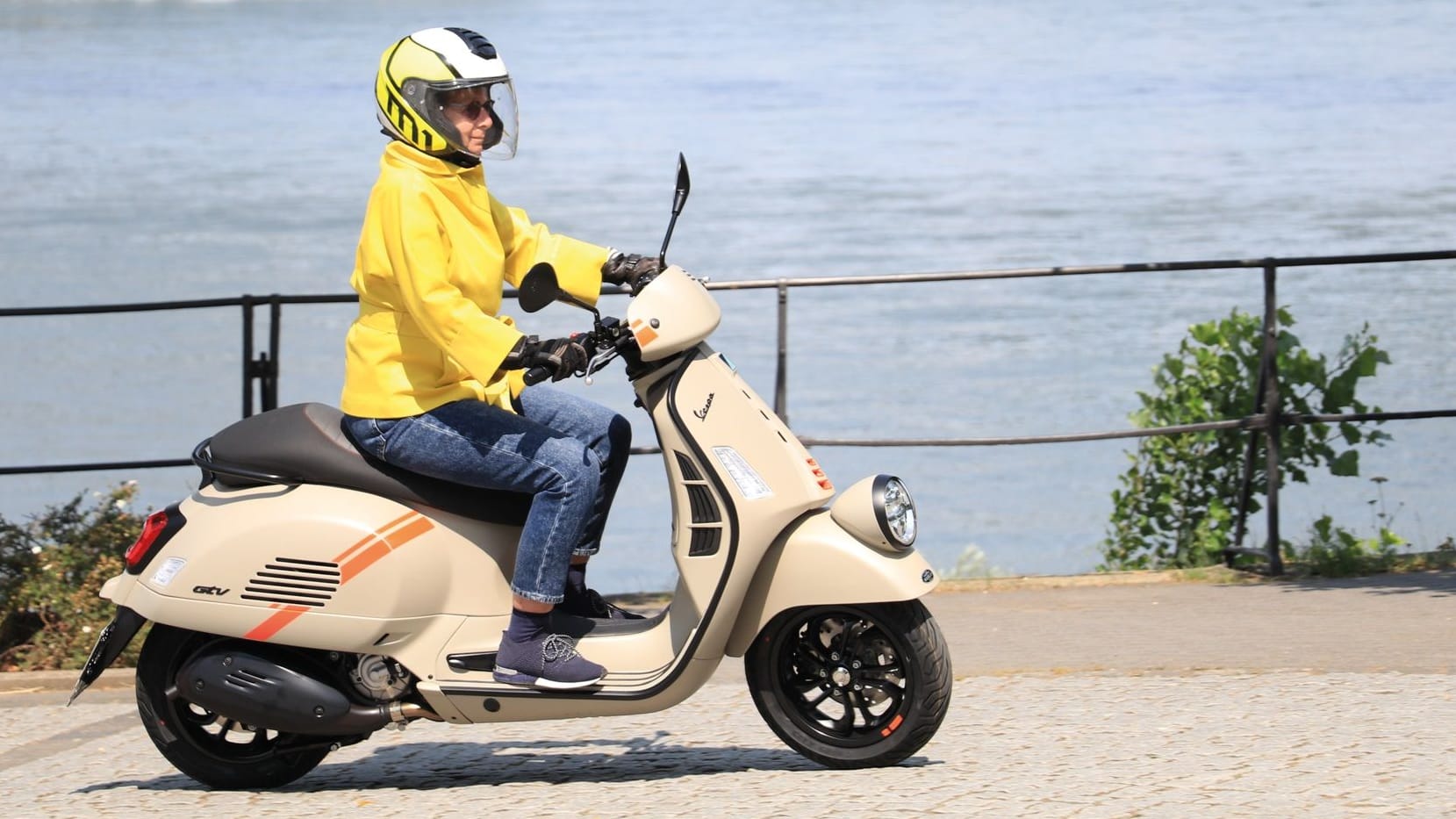 Mit markantem Frontscheinwerfer: Das Vespa-Sondermodell GTV 300.