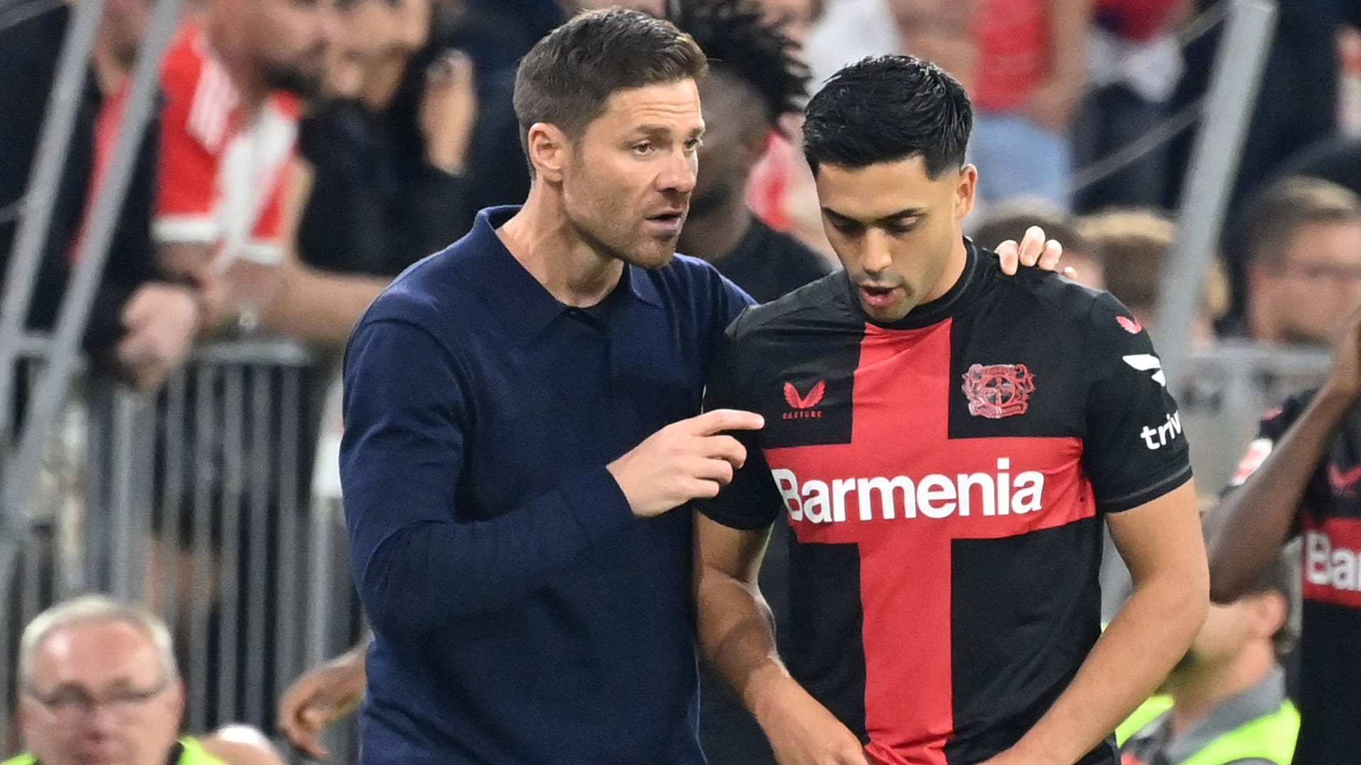 Erfolgstrainer: Xabi Alonso (li.) hat Bayer Leverkusen wieder zum Spitzenteam geformt.