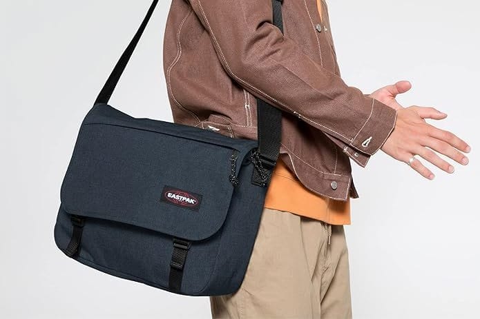 Fashion-Angebote bei Amazon: Der Onlineriese bietet eine praktische Umhängetasche von Eastpak zum Rekordpreis an.