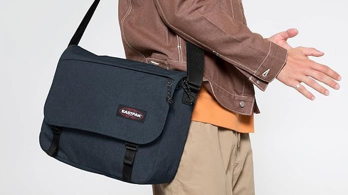 Fashion-Angebote bei Amazon: Der Onlineriese bietet eine praktische Umhängetasche von Eastpak zum Rekordpreis an.