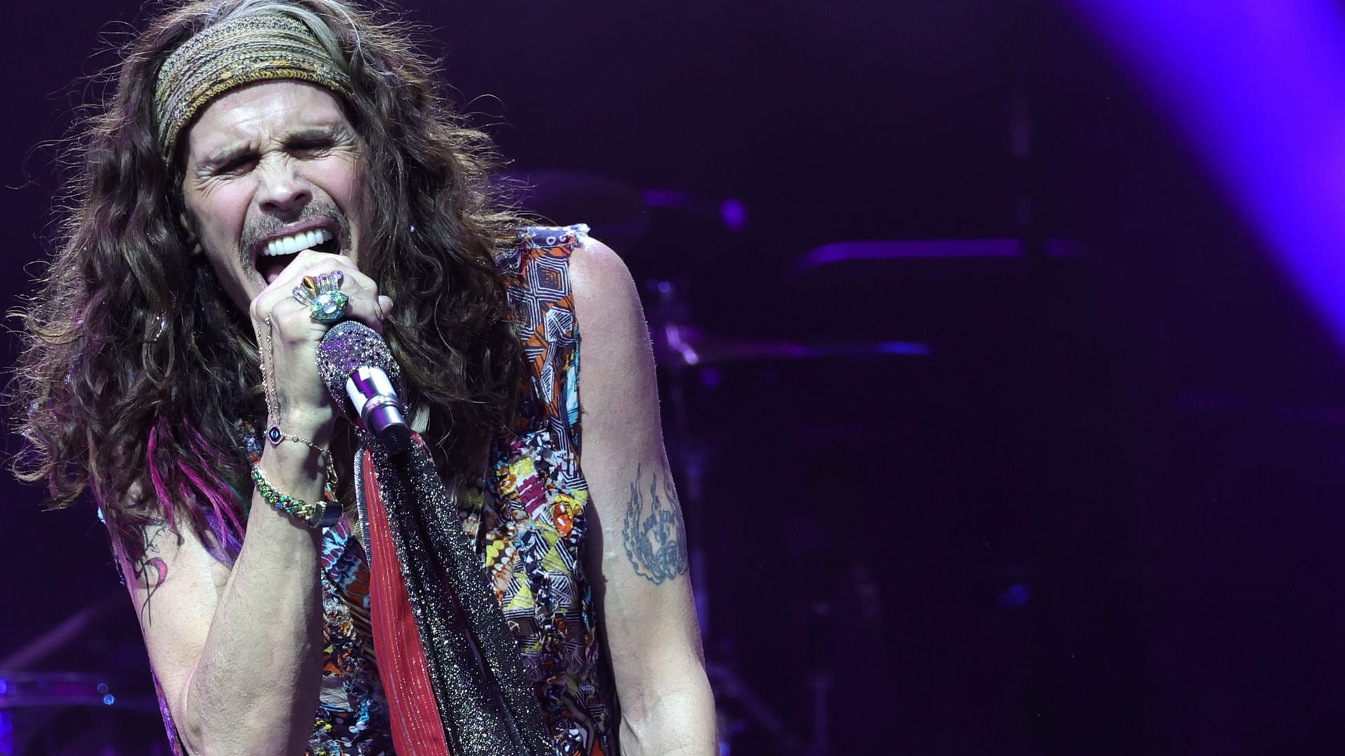 Steven Tyler: Der Aerosmith-Sänger muss seine Stimme schonen.