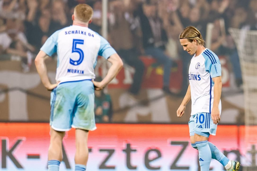 Hängende Köpfe bei den Schalkern: Nach einem schlechten Start in die 2. Liga wird es unruhig im Verein.