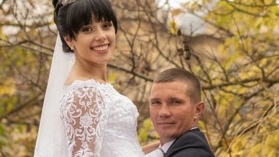 Anastasia und Walerij Saksaganski am Tag ihrer Hochzeit: Wer sich jetzt um die zweijährige Tochter kümmert, ist unklar.