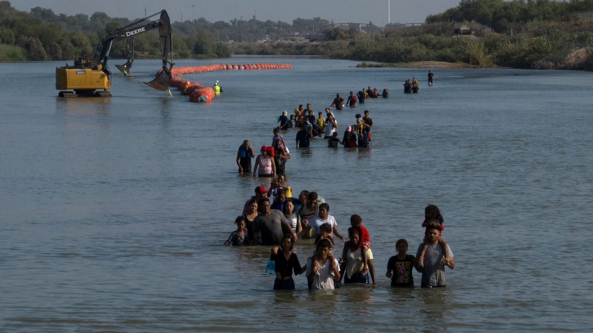 Mit scharfen Messern besetzt: Bojen-Kette gegen Migranten aus Mittel- und Südamerika im Rio Grande (Archivbild).