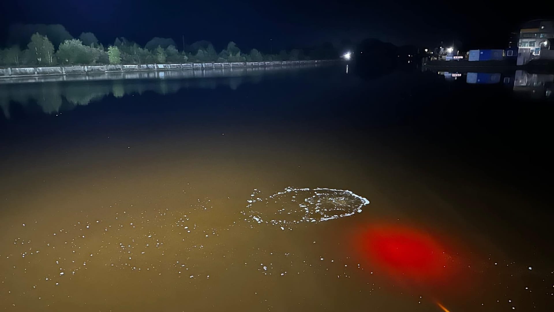 Der Kinderwagen konnte im Kanal gefunden werden.