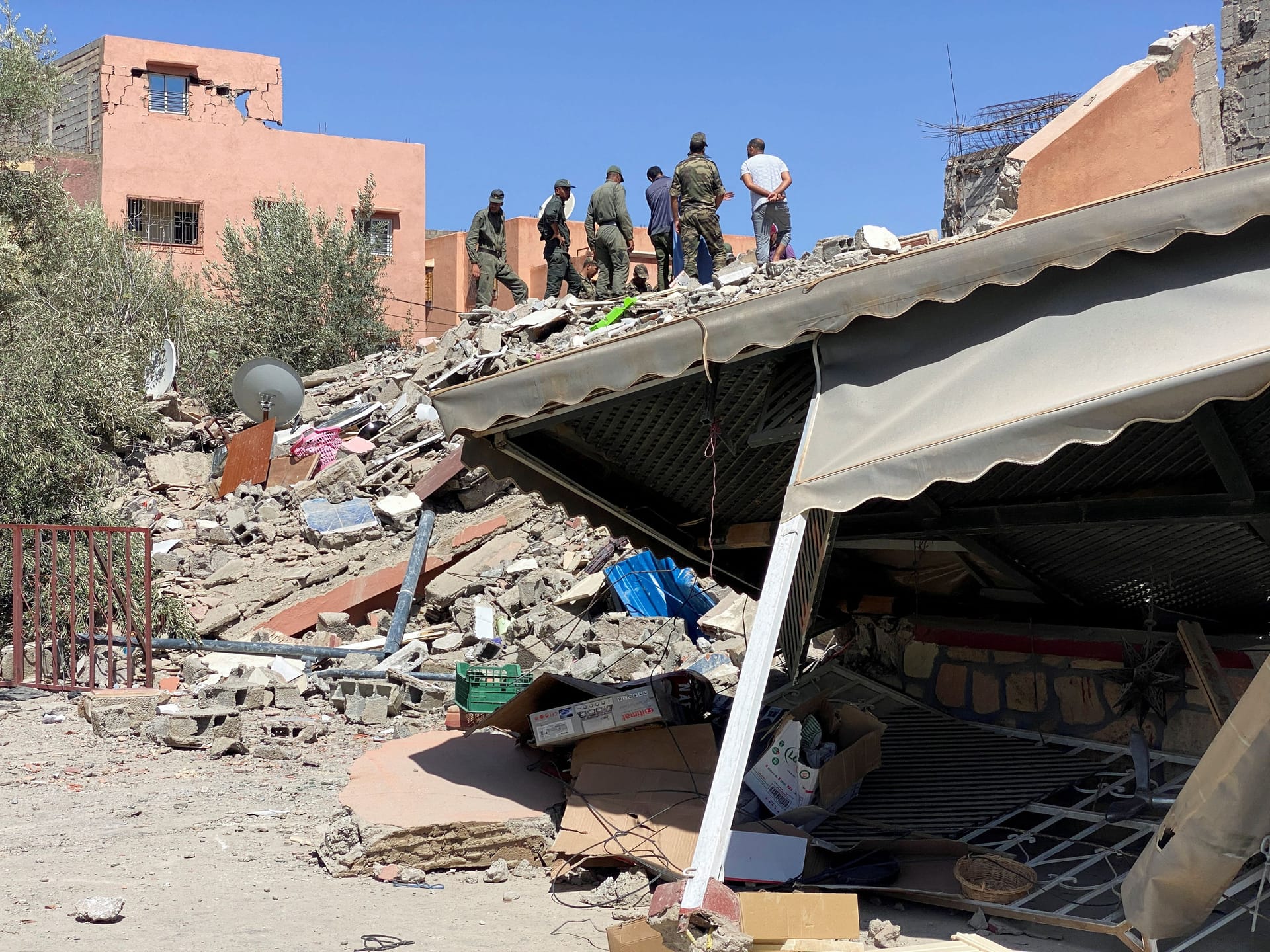 Helfer suchen nach Überlebenden in Marrakesch: Wie viele Menschen vermisst werden, ist unklar.