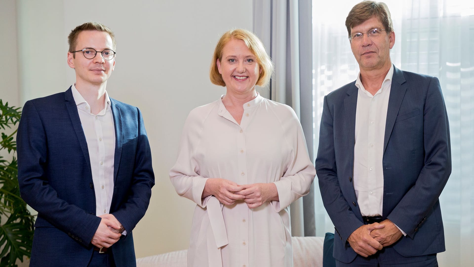 Lisa Paus mit den t-online-Reportern Christoph Schwennicke (rechts) und Johannes Bebermeier.