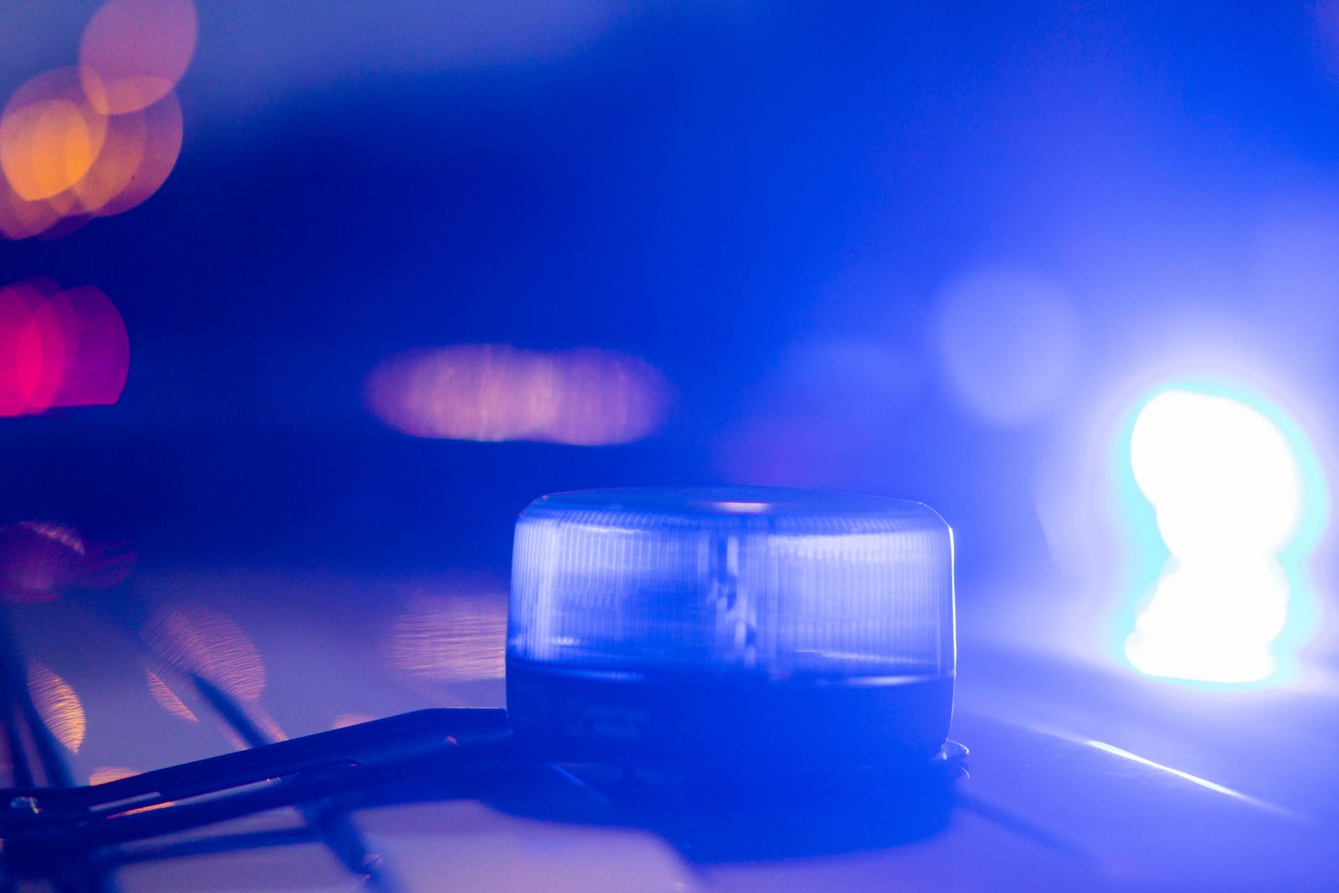 Blaulicht (Symbolbild): In Dresden ist es zu einer rassistischen Attacke gekommen. Blaulicht (Symbolbild): In Dresden ist es zu einer rassistischen Attacke gekommen.