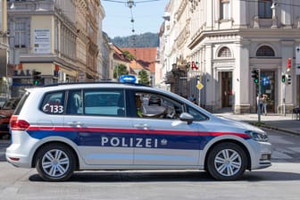 Polizei in Graz (Symbolbild): Die Frauenministerin sagte, in Zusammenarbeit mit der Polizei prüfe sie rechtliche Schritte.