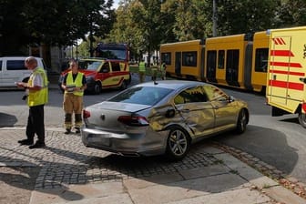 Schwerer Unfall auf der Münchner Straße: Zwei Frauen mussten ins Krankenhaus gebracht werden.