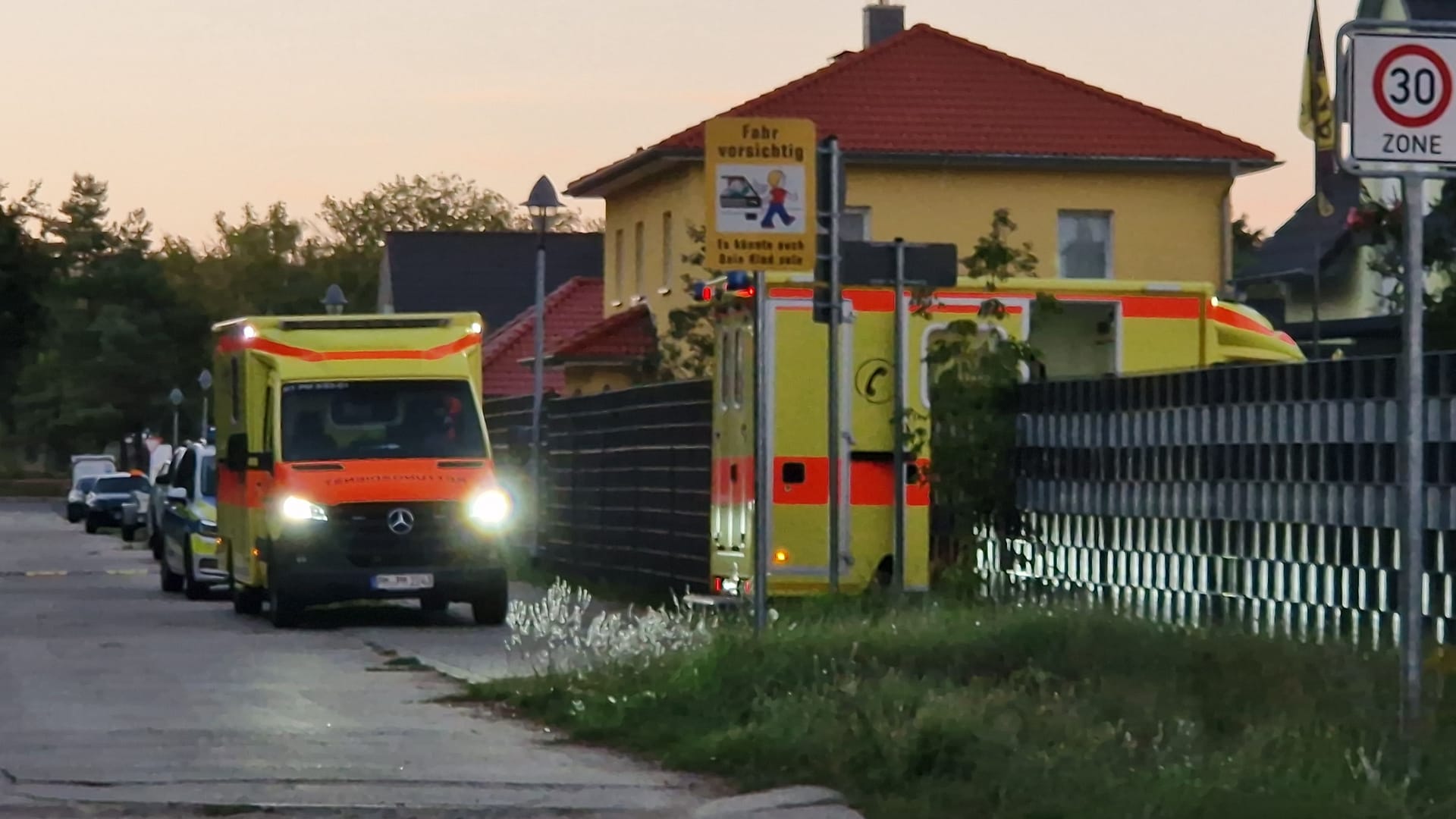 Rettungseinsatz in Beelitz: Nach einer Stunde gaben die Retter den Kampf um das Leben des Jungen auf.