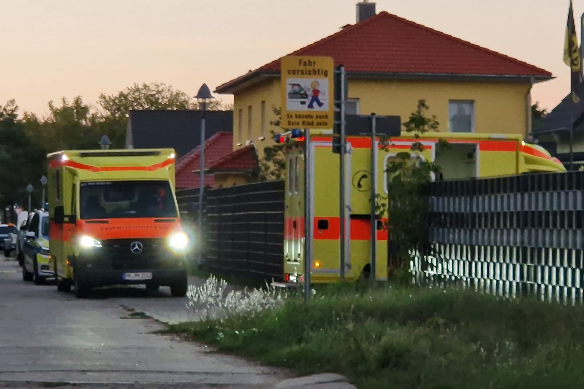 Rettungseinsatz in Beelitz: Nach einer Stunde gaben die Retter den Kampf um das Leben des Jungen auf.