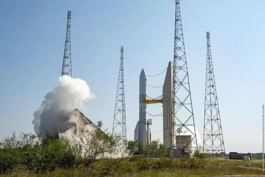 Ariane 6 auf der Startrampe in Kourou: Die Rakete wird vermutlich im kommenden Jahr das erste Mal starten.