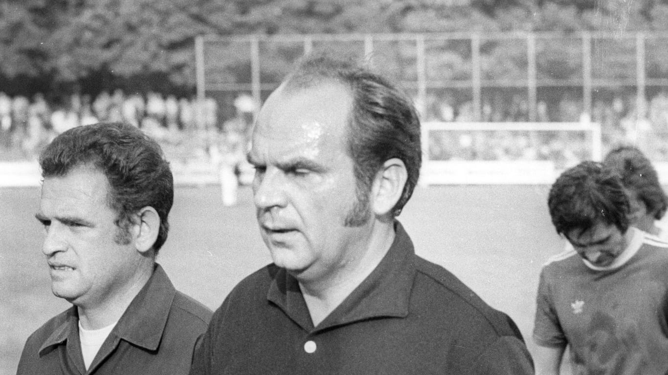 Anton Langhans bei einem Einsatz als Schiedsrichter im Jahr 1975.
