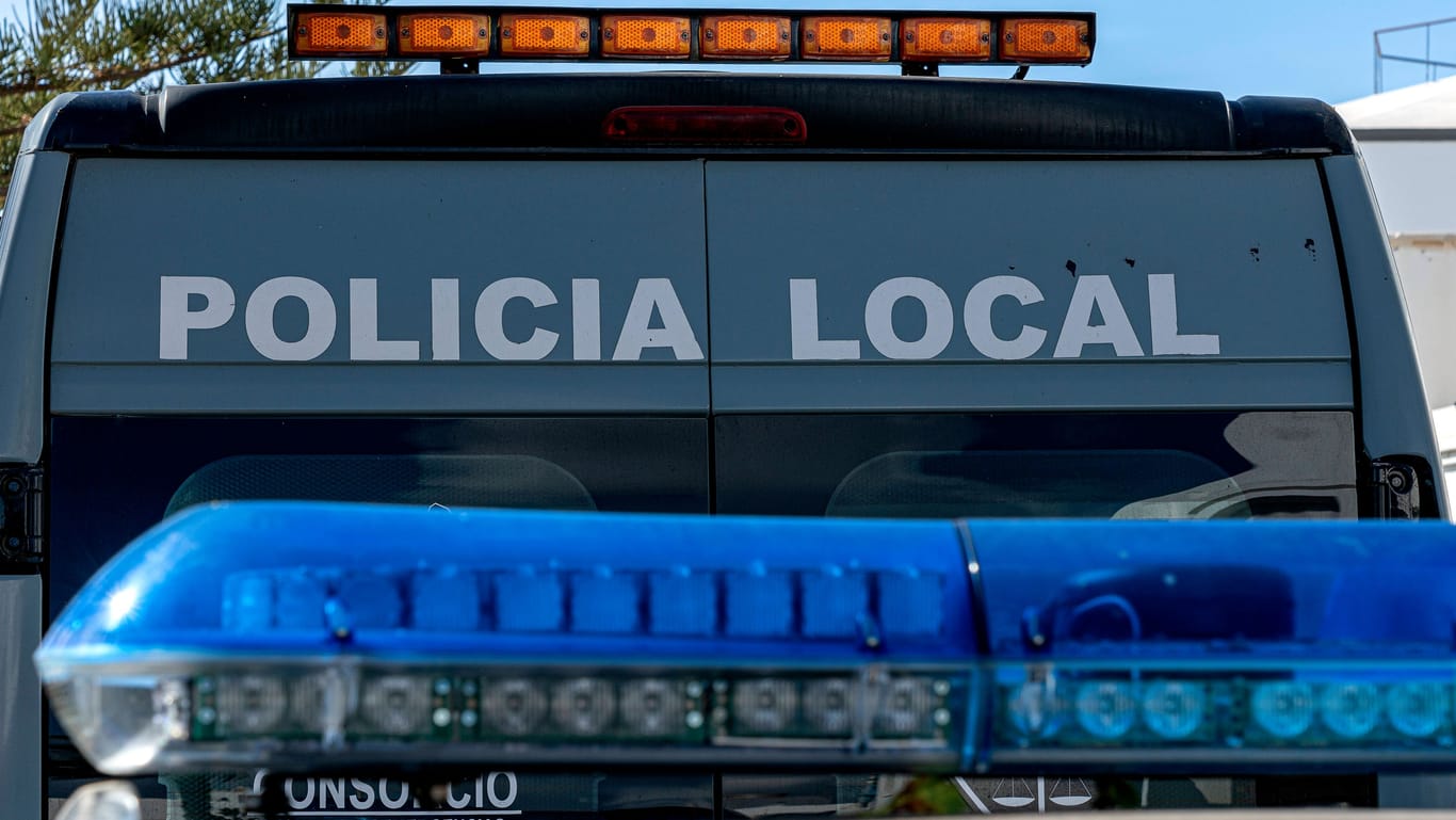 Spanische Polizei (Symbolbild): Vier Spieler von Real Madrid müssen sich schwerer Vorwürfe erwehren. Spanische Polizei (Symbolbild): Vier Spieler von Real Madrid müssen sich schwerer Vorwürfe erwehren.