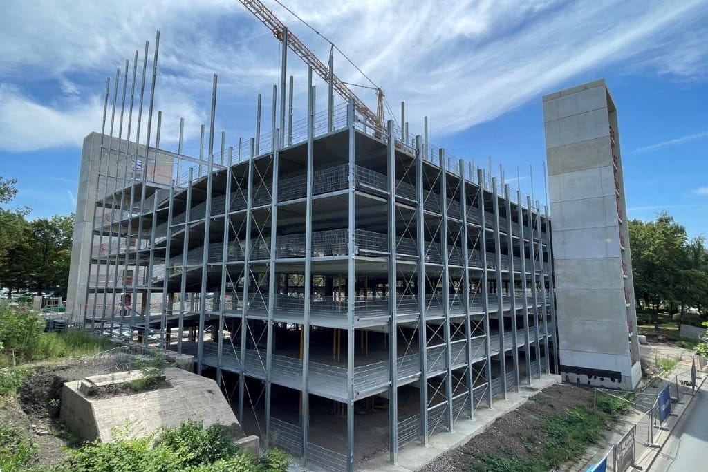 Das Parkhaus am Standort Essen soll später mit Solarenergieplatten auf dem Dach ausgestattet werden.