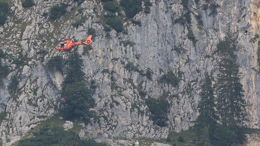 Rettungshubschrauber am Hochstaufen: Der Versuch den Mann, per Heli vom Berg zu holen scheiterte.