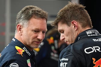 Max Verstappen (rechts) mit Red-Bull-Teamchef Christian Horner: Ist es mit der Dominanz nun vorbei?