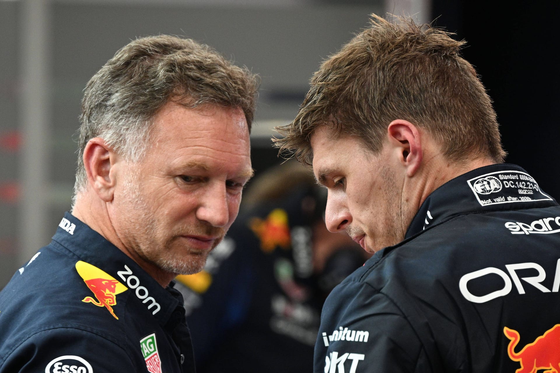 Max Verstappen (rechts) mit Red-Bull-Teamchef Christian Horner: Ist es mit der Dominanz nun vorbei?