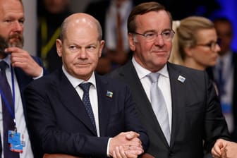 Scholz (l.) und Pistorius (r.) beim Nato-Gipfel in Vilnius im Sommer: Rätselraten über die Taurus-Haltung der deutschen Regierung.