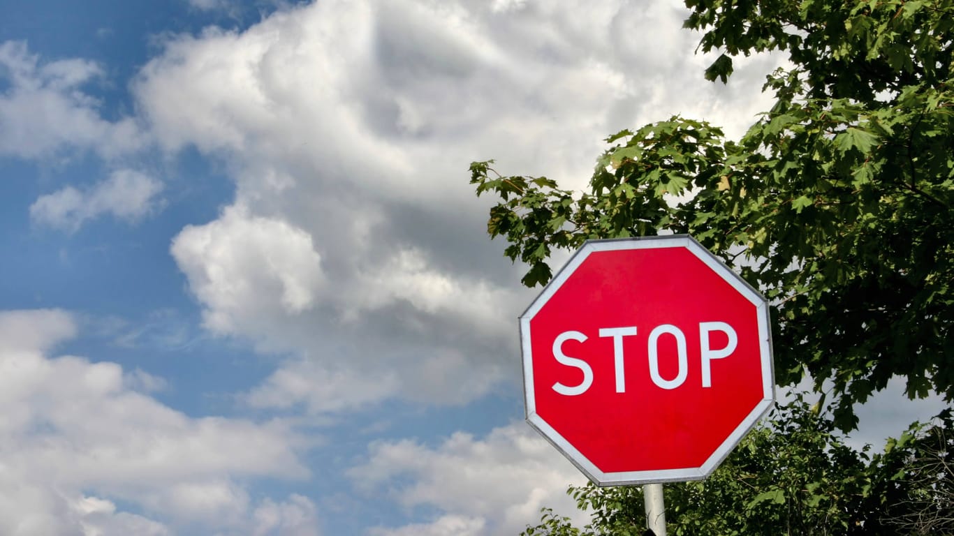 Stoppschild (Symbolbild): Ein solches Verkehrsschild wird in Isernhagen oft missachtet.