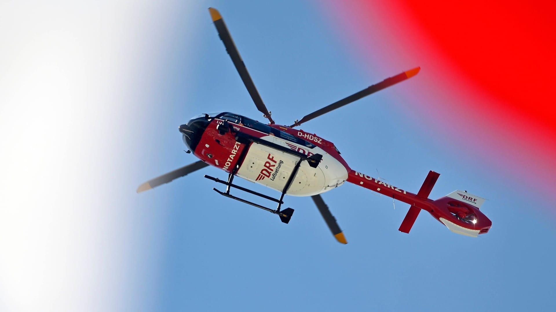 Rettungshubschrauber (Symbolbild): Ein Notarzt wurde eingeflogen, konnte aber auch nicht mehr helfen. Rettungshubschrauber (Symbolbild): Ein Notarzt wurde eingeflogen, konnte aber auch nicht mehr helfen.