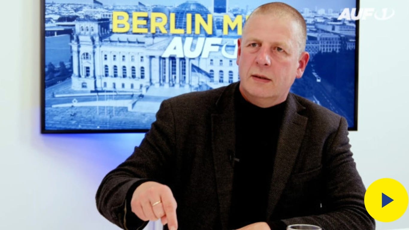 Götz Kubitschek: Sein "Institut für Staatspolitik" gilt dem Verfassungsschutz als rechtsextrem, bei AUF1 ist er gern gesehener Gesprächspartner.